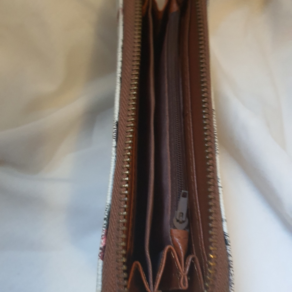 Wallet - Picture 2 of 5